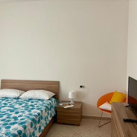 Sole E Mare - Viareggio Apartment ภายนอก รูปภาพ
