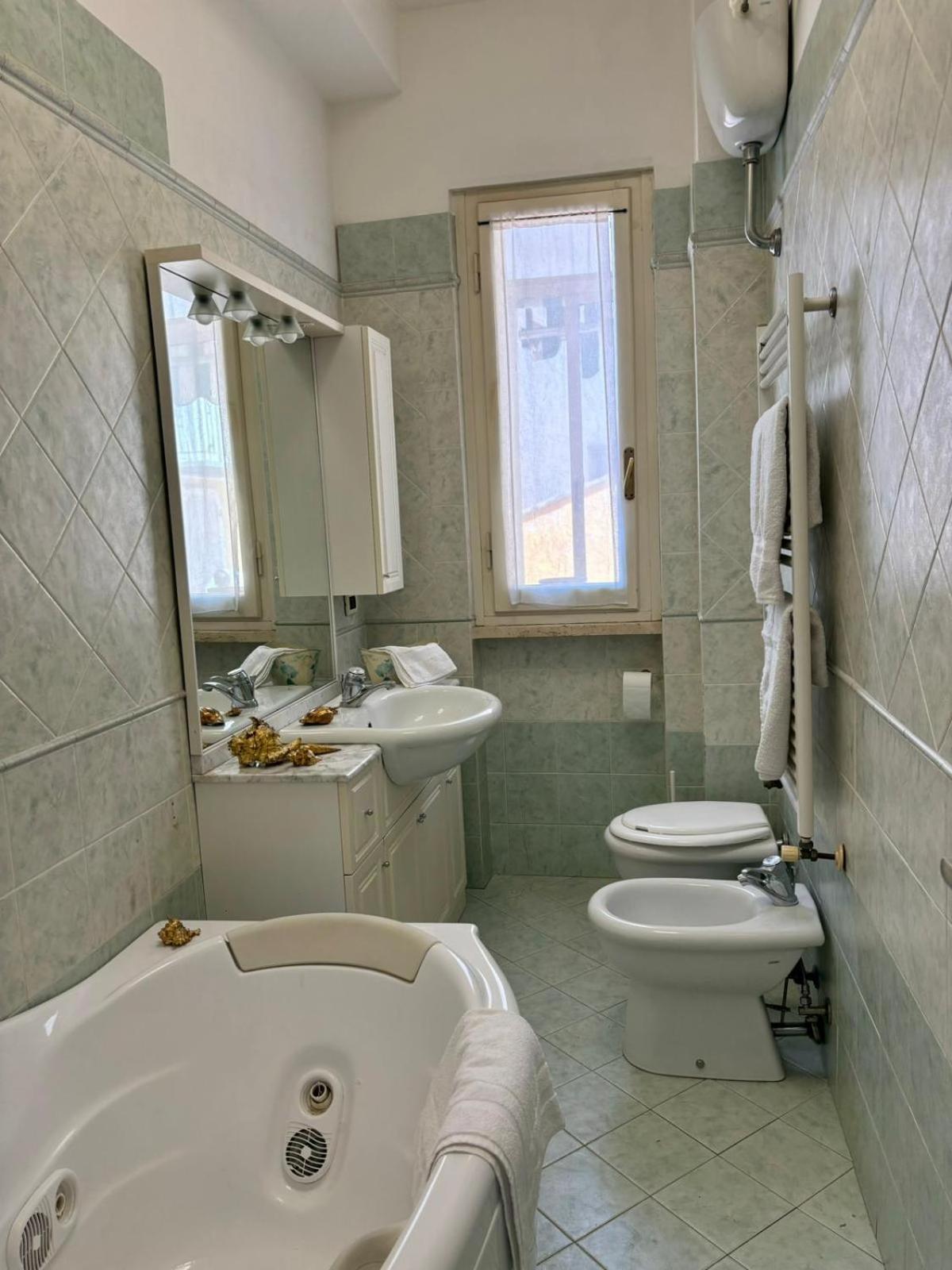 Sole E Mare - Viareggio Apartment ภายนอก รูปภาพ